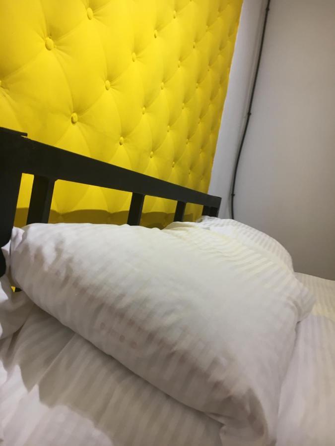 21/9 Baker Street Hostel Лвив Екстериор снимка
