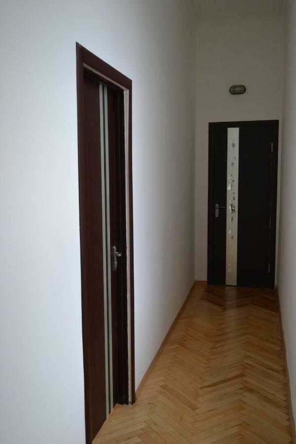 21/9 Baker Street Hostel Лвив Екстериор снимка