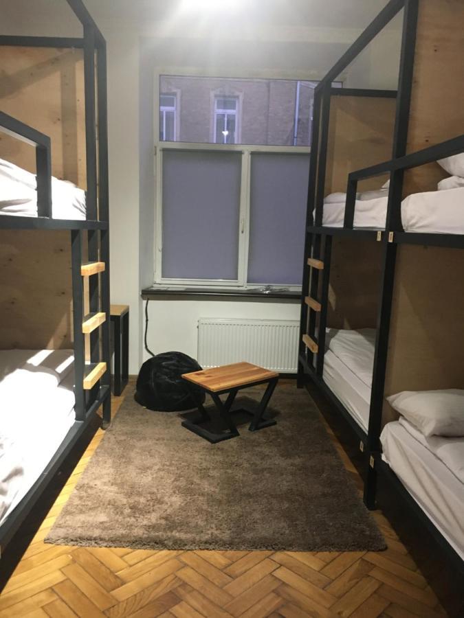21/9 Baker Street Hostel Лвив Екстериор снимка